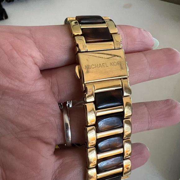Michael Kors Tribeca Tortoise Watch - Picture 7 of 8